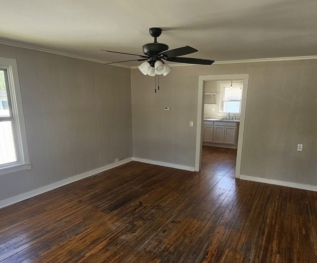315 S Sassafras Living Room